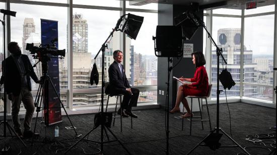 El presidente Guilermo Lasso en una entrevista con Bloomberg, en New York, el 22 de septiembre de 2021.