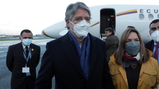 El presidente Guillermo Lasso y su esposa, María de Lourdes Alcívar, a su llegada a Glasgow este 31 de octubre de 2021.