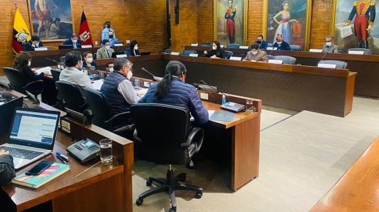 Concejales de Quito durante la sesión extraordinaria del 29 de octubre de 2021.