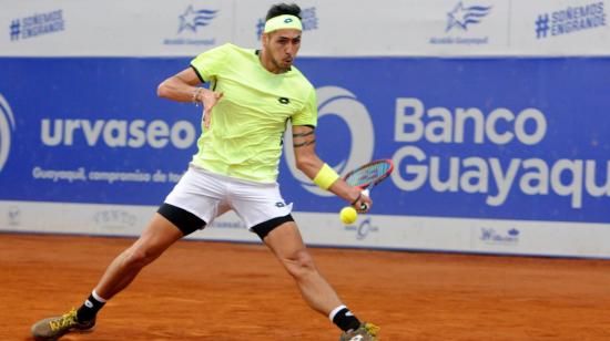 Alejandro Tabilo, durante la final del Challenger de Guayaquil, el 7 de noviembre de 2021, en el Guayaquil Tenis Club. 