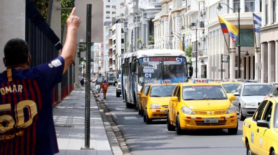 Los buses de transporte urbano en Guayaquil operan en un 50%, como medida de protesta. Guayaquil, 11 de noviembre de 2021.