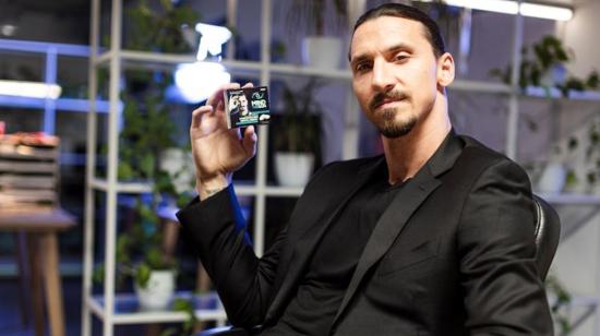 Zlatan Ibrahimovic, posando para una publicidad de su empresa Mind The Gum.