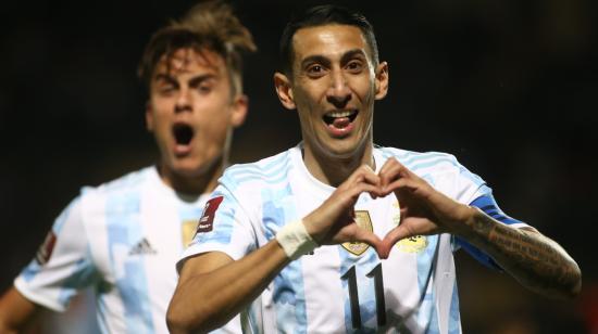 Ángel Di María festeja su gol ante Uruguay por Eliminatorias, en Montevideo, el viernes 12 de noviembre de 2021. 