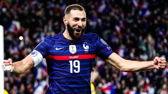 Karim Benzema festeja uno de los goles con Francia ante Kazajistán, en París, el 13 de noviembre de 2021.