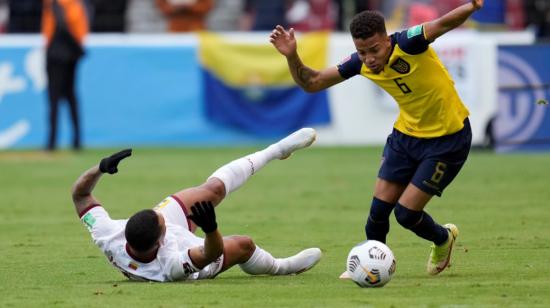 Byron Castillo, durante el partido de Ecuador ante Venezuela, en Quito, el 11 de noviembre de 2021. 