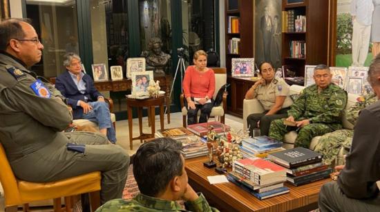 El presidente Guillermo Lasso, durante una reunión con los miembros de la cúpula militar y de la Policía Nacional, el 14 de noviembre de 2021.