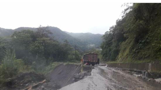 Socavamiento de la vía Quito-Lago Agrio, en el sector de El Reventador, el 20 de noviembre de 2021.