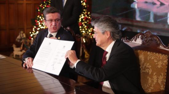 El procurador Íñigo Salvador y el presidente Guillermo Lasso, durante la presentación del modelo de fortalecimiento de la Procuraduría, el 23 de noviembre de 2021. 