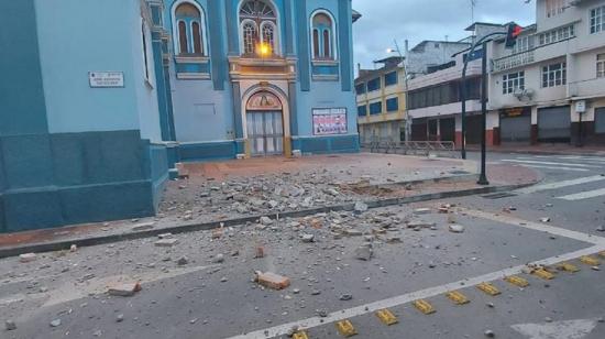 Daños en la iglesia de Loja, luego de un sismo ocurrido en Perú, el 28 de noviembre de 2021.