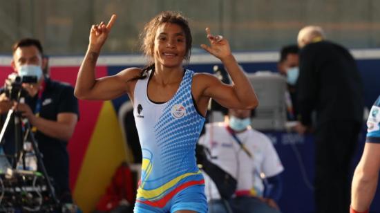 Lucía Yépez reacciona tras vencer a la cubana Greili Bencosme en la final de Lucha por 10-0, en los Panamericanos de Cali.
