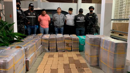 La policía desarticuló una estructura narcodelictiva en Urdesa (Guayaquil) el 8 de diciembre de 2021.