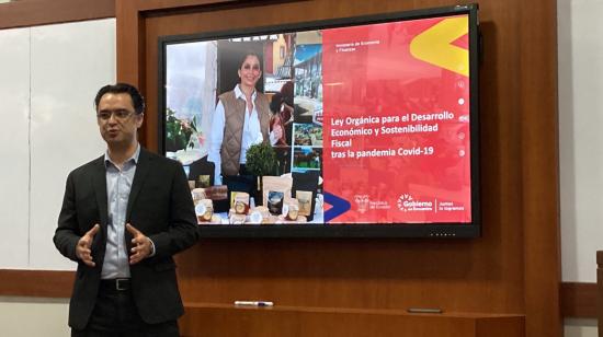 El viceministro de Economía, José Gabriel Castillo, durante una conferencia sobre la reforma tributaria, en Guayaquil, el 8 de diciembre.