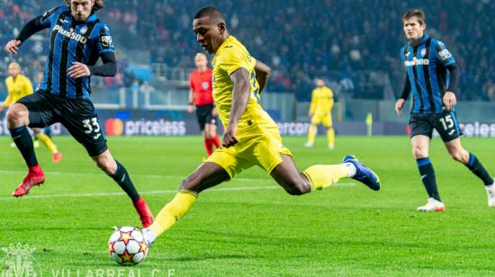 Pervis Estupiñán, durante el partido del Villarreal ante el Atalanta, en Bérgamo, el 9 de diciembre de 2021.