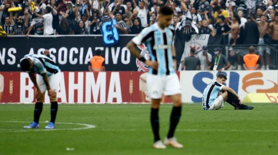 Jugadores de Gremio, tras el partido ante Atlético Mineiro, en Porto Alegre, el 9 de diciembre de 2021.