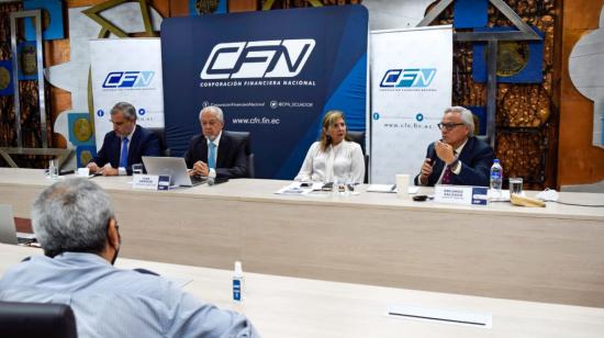 Rueda de prensa de CFN y BanEcuador el 14 de diciembre de 2021. 