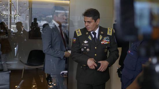 El general de Policía, Víctor Araus, tras presentarse en la embajada de Estados Unidos, en Quito. 15 de diciembre de 2021