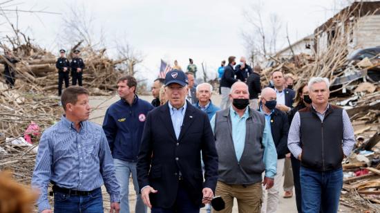 El presidente de Estados Unidos, Joe Biden, recorrió este 15 de diciembre, varias zonas de Kentucky, devastadas por los tornados.