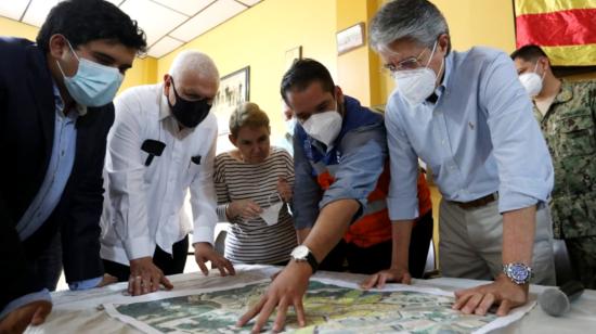 Presidente Guillermo Lasso en una reunión de análisis de la situación en Zaruma, provincia de El Oro, el 16 de diciembre de 2021.