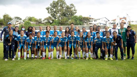 El sábado 11 de diciembre de 2021, las jugadoras de Universidad Católica recibieron las medallas de subcampeonas del torneo Nacional de Ascenso a la Superliga de 2022. 