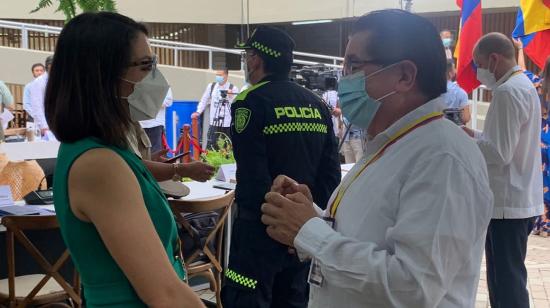 Los ministros de Salud de Ecuador y Colombia, Ximena Garzón y Fernando Ruiz, respectivamente, durante el Gabinete Binacional, el 17 de diciembre de 2021.