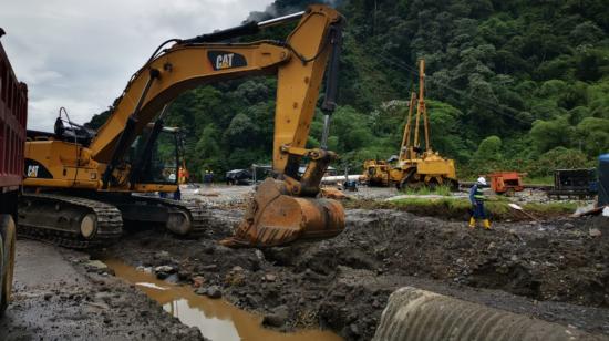 Los trabajos para construir las nuevas variantes de los oleoductos continúan en el sector de Piedra Fina, en Napo. Imagen del 16 de diciembre de 2021.