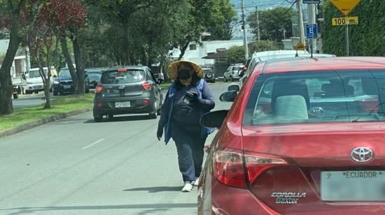 trabajadora-zona-azul-usfq