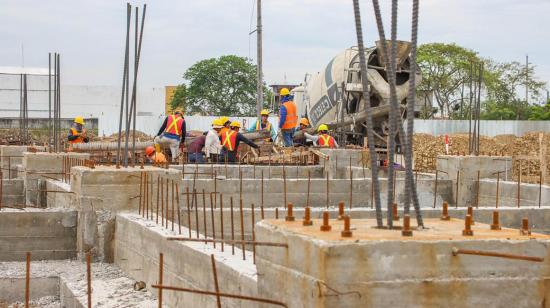 Trabajos de construcción de la Terminal Terrestre del cantón Daule.