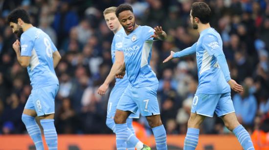 Los jugadores del Manchester City festejan un gol ante el Leicester en el estadio Etihad, el 26 de diciembre de 2021.