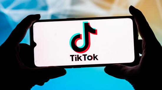 Logo de TiKTok en un teléfono inteligente.