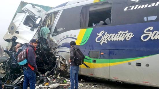 Choque entre un tráiler y un bus de la cooperativa San Luis dejó 9 fallecidos y 27 heridos, en mayo de 2021.