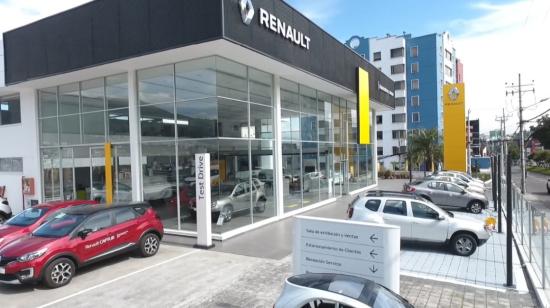 Una agencia del fabricante de automóviles francés Renault en Quito, en enero de 2022.
