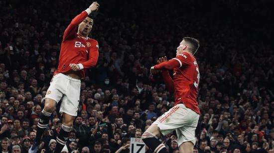 Ronaldo y McTominay festejan uno de los goles del Manchester United, en Old Trafford, el 30 de diciembre de 2021