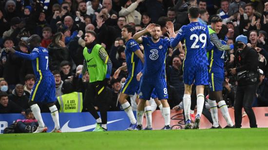 Los jugadores del Chelsea celebran un gol durante el partido de la Premier League frente al Liverpool, el 2 de enero de 2022.