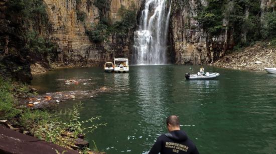 Trabajo de búsqueda y rescate de las víctimas del accidente en el lago Furnas, estado de Minas Gerais en Brasil, el 8 de enero de 2022.