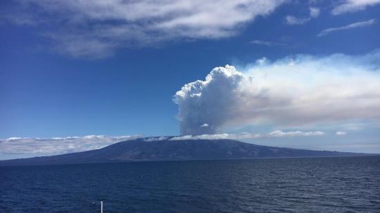 Columna eruptiva del volcán Fernandina del 4 de septiembre 2017.