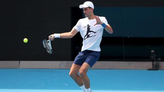 Novak Djokovic durante un entrenamiento en el Rod Laver Arena, en Melbourne, el lunes 10 de enero de 2022.