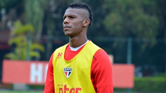 El futbolista ecuatoriano, Robert Arboleda, durante uno de los entrenamientos con el Sao Paulo.