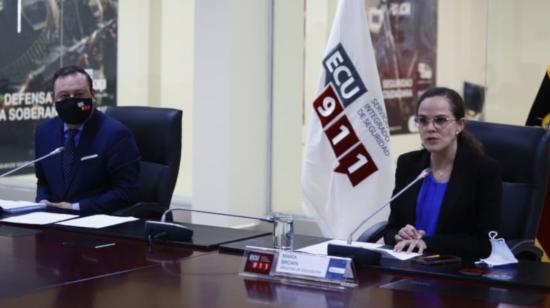 El presidente del COE, Juan Zapata; y la ministra de Educación, María Brown, en una rueda de prensa en el ECU 911, el 23 de junio de 2021.