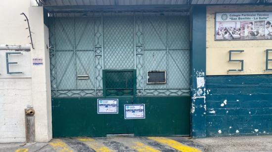 Municipio de Guayaquil clausuró la Unidad Educativa San Benildo de la Salle, norte de la ciudad, por incumplir la prohibición de clases presenciales, el 18 de enero de 2022.