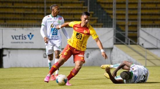 Alexander Alvarado, en un partido con Aucas ante Liga de Portoviejo por LigaPro, el 2 de octubre de 2020.