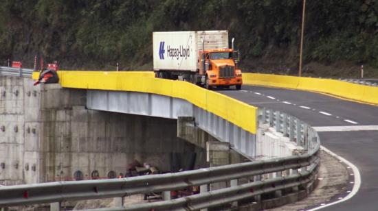 Vista de un tramo de la vía Alóag-Santo Domingo, en la provincia de Pichincha, en 2020.