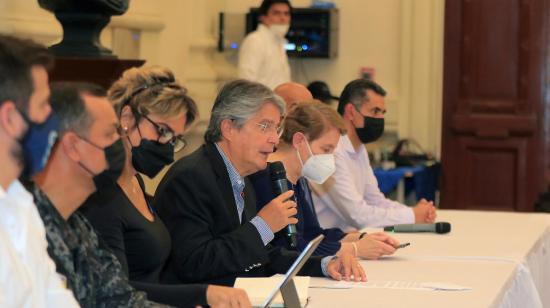 El presidente Guillermo Lasso, durante una rueda de prensa ofrecida en Guayaquil el 23 de enero de 2022.