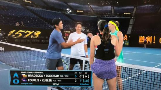 Gonzalo Escobar y Lucie Hradecka perdieron ante Jaimee Fourlis y Jason Kubler, en las semifinales del Abierto de Australia, el miércoles 26 de enero de 2022. 