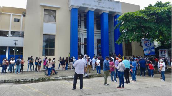 Los estudiantes de la Universidad de Guayaquil eligen al nuevo rector de este centro de educación superior, el 12 de marzo de 2021.