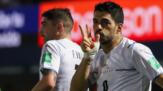 Luis Suárez celebra su gol anotado frente a Paraguay en condición de visitante, el jueves 27 de enero por la Fecha 15 de las Eliminatorias al Mundial de Catar 2022.