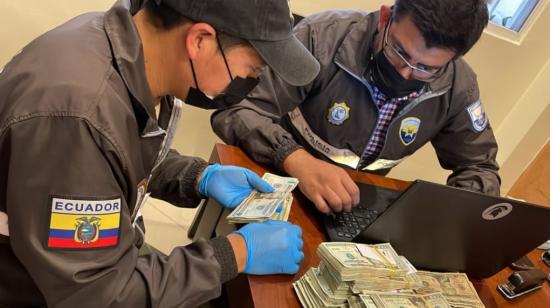 Fiscalía encontró dinero en efectivo durante el allanamiento al domicilio de un funcionario de Acess, el 2 de febrero de 2022.