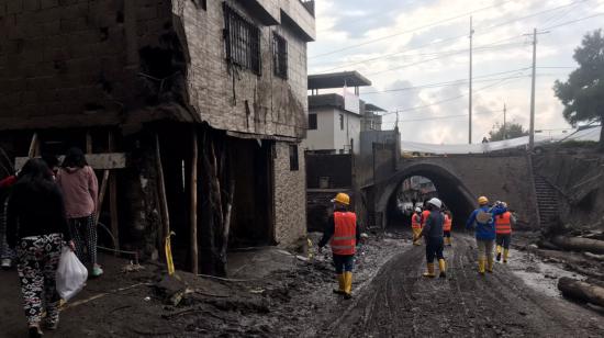 Panorama de la calle José Berrutieta el 2 de febrero de 2022, una de las vías más afectadas por el aluvión en Quito.