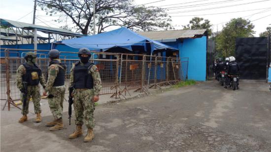 Exteriores de la Penitenciaría del Litoral, Guayaquil, 2 de febrero de 2022.