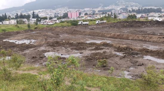 Imagen del Parque Bicentenario con lodo y escombros provenientes del sector de La Comuna, el 7 de febrero de 2022.