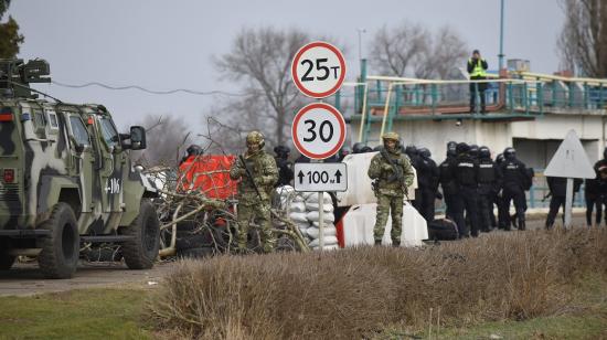 La Guardia Nacional y la Policía realizan maniobras militares en el sur del país, frontera con Rusia, el 12 de febrero de 2022.